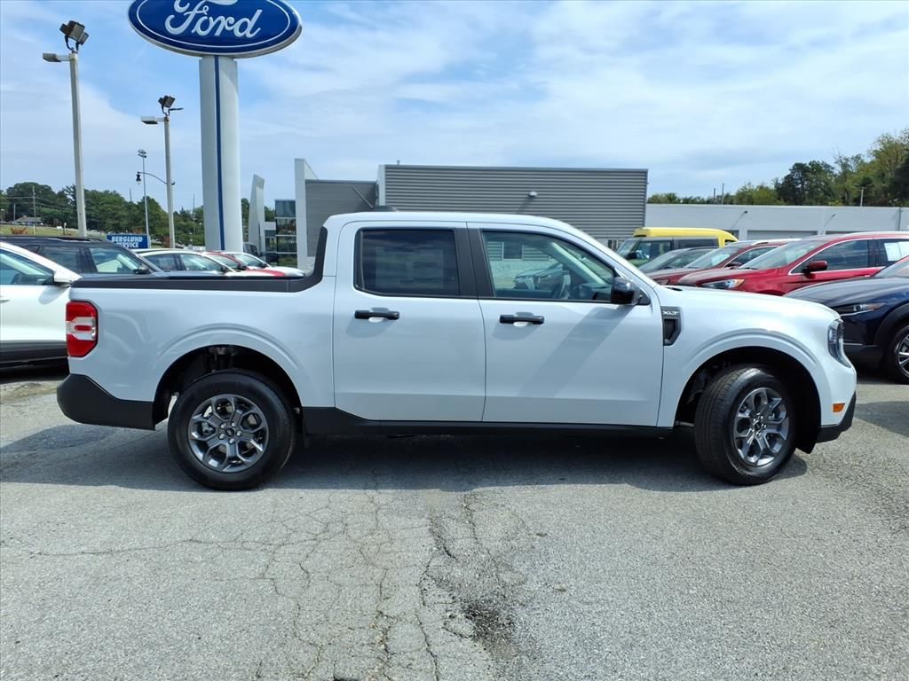 2025 Ford Maverick XLT photo 2