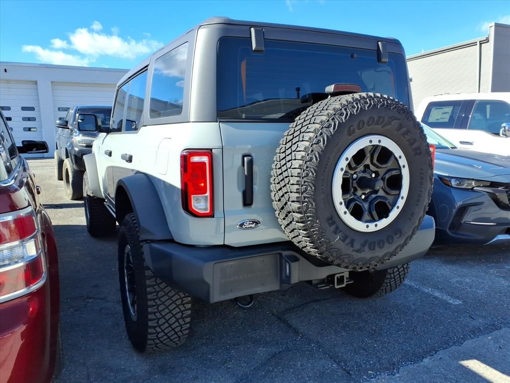 2023 Ford Bronco Base photo 4