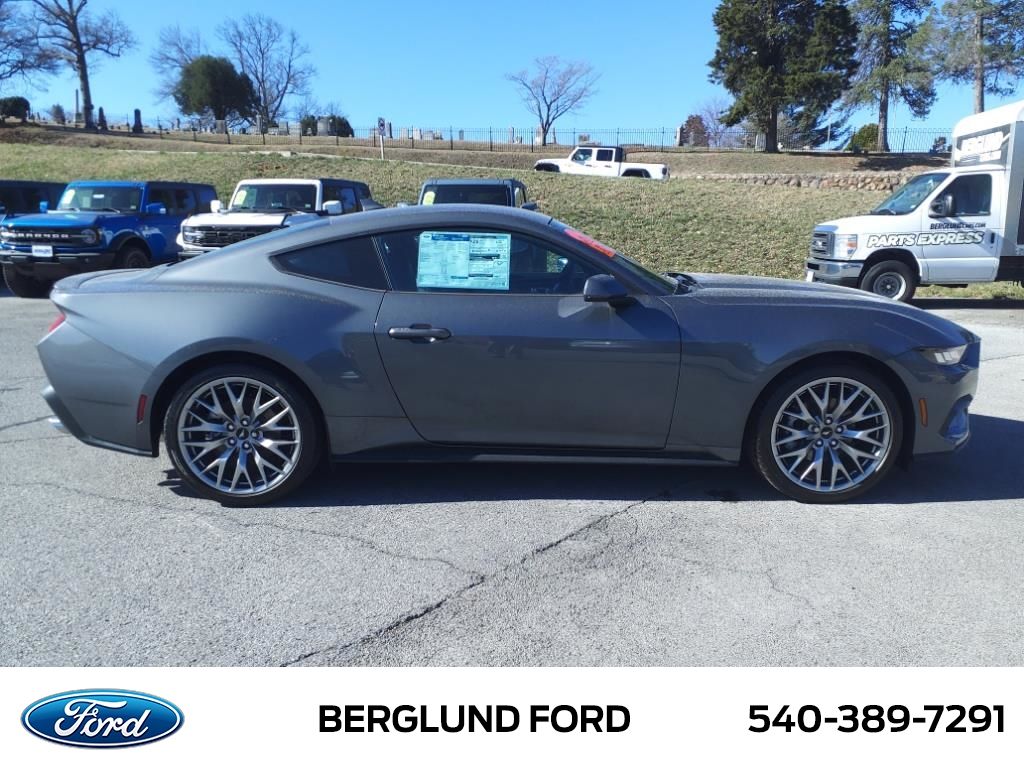 2025 Ford Mustang EcoBoost Premium photo 3