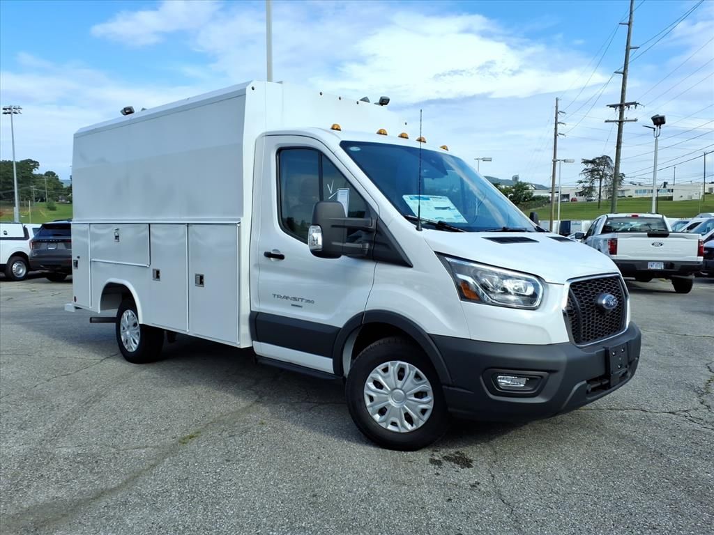 2025 Ford Transit Cutaway Base's photo