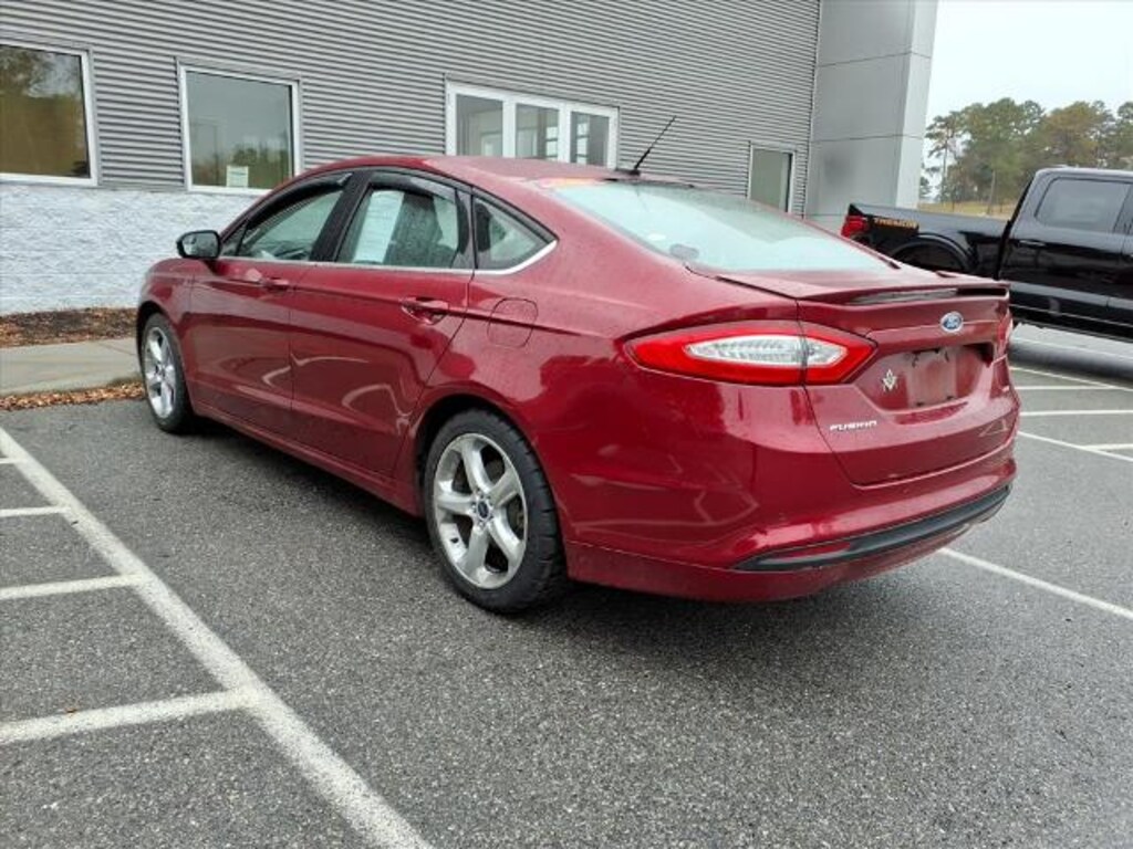 Used 2016 Ford Fusion SE Sedan