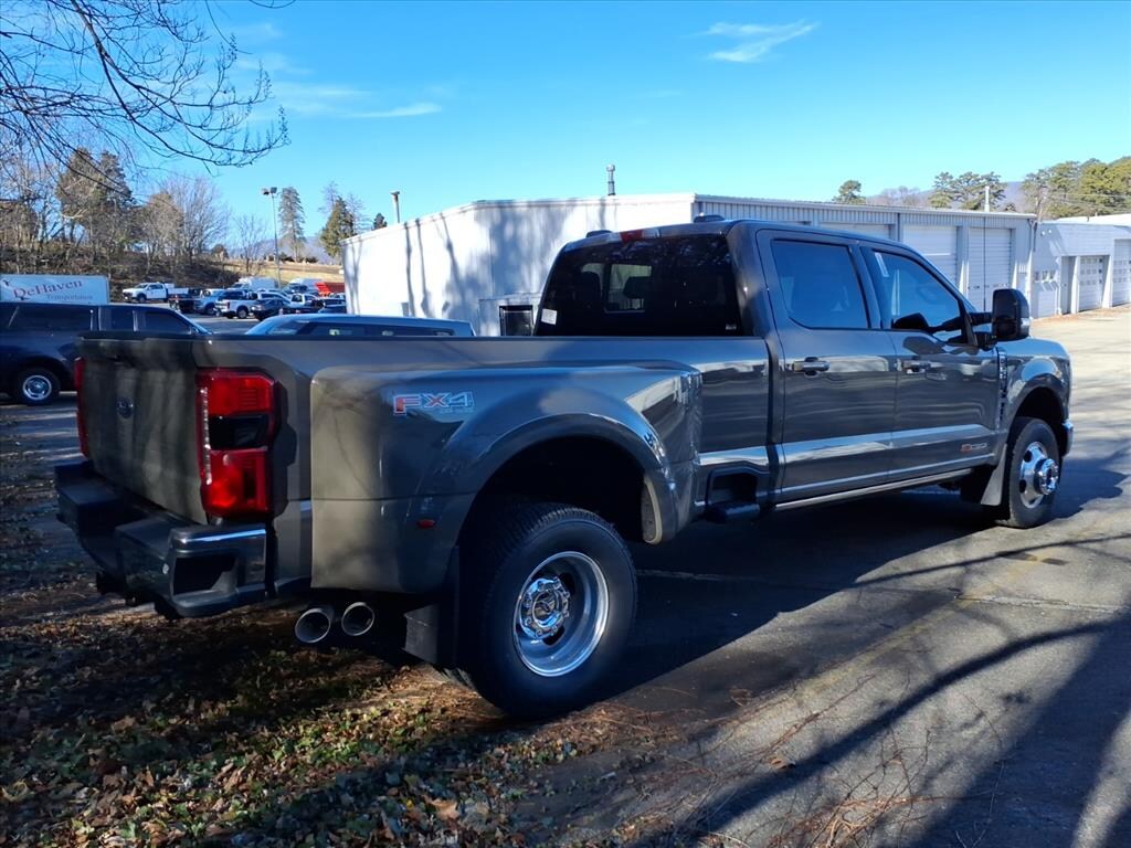 New 2026 Ford F-350 Lariat Crew Cab
