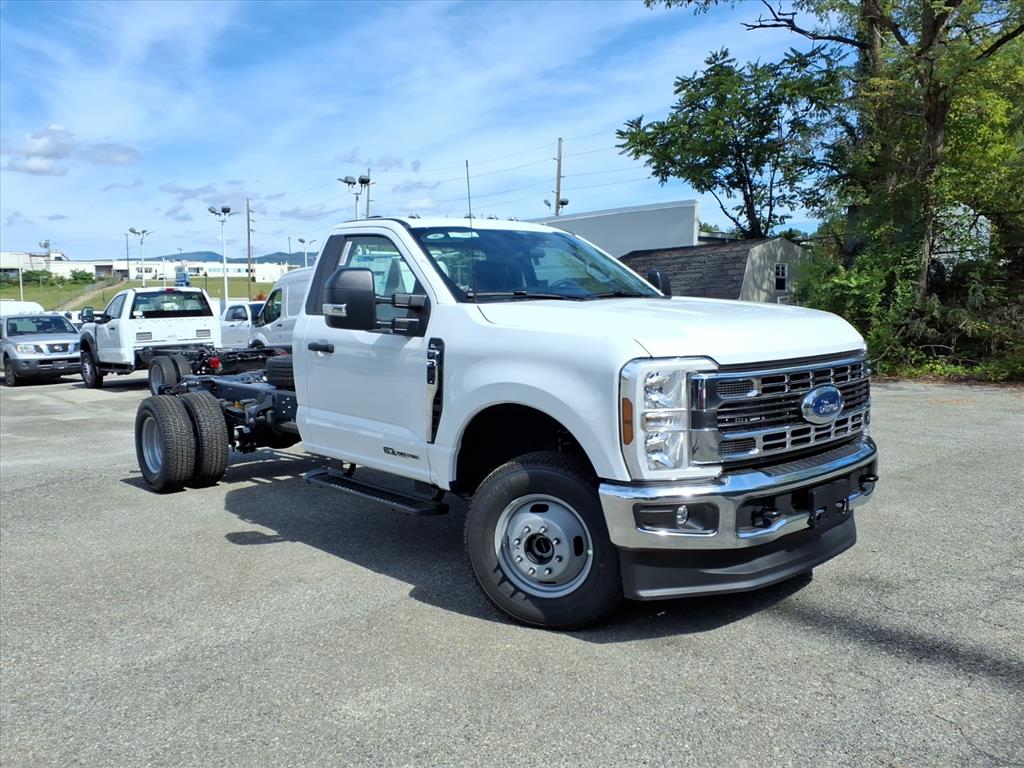 2026 Ford F-350 Super Duty Chassis Cab XL