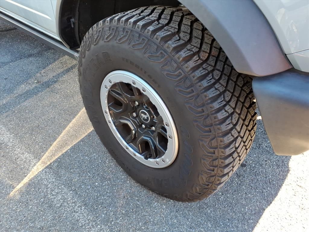 2023 Ford Bronco Base photo 2