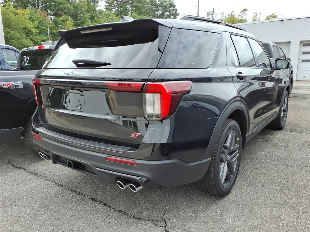 2025 Ford Explorer ST photo 4
