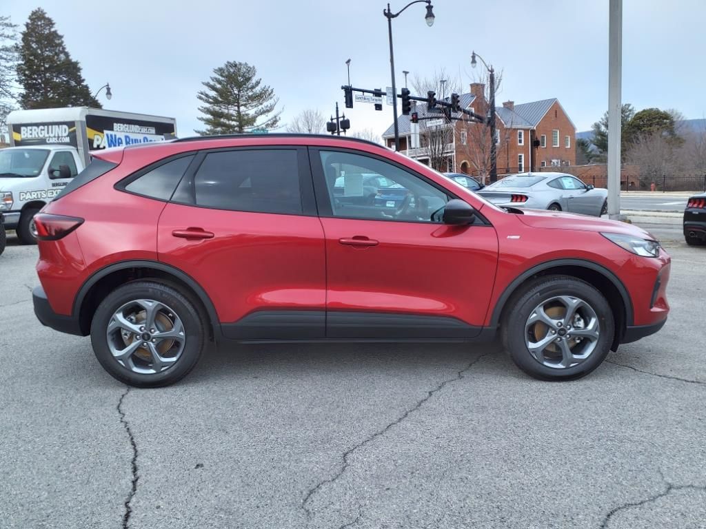 2025 Ford Escape ST-Line photo 3