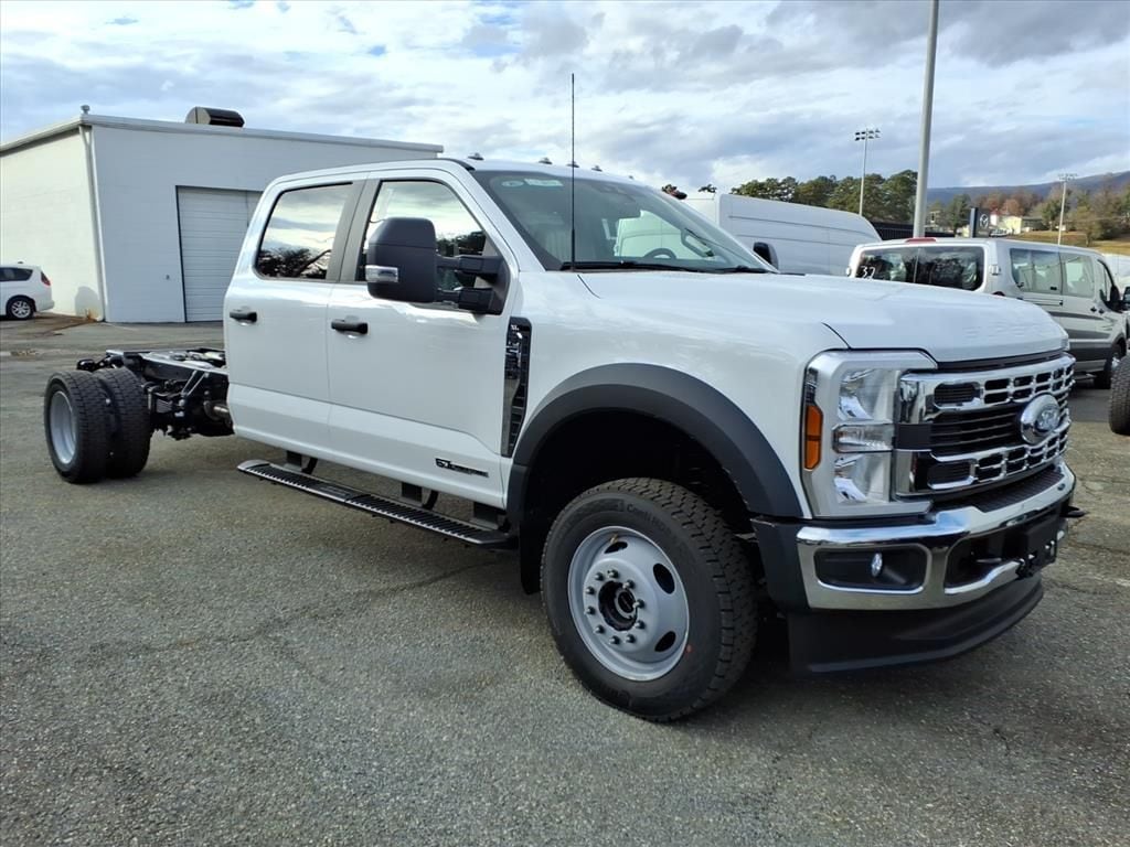 2026 Ford F-550 Super Duty Chassis Cab XL's photo