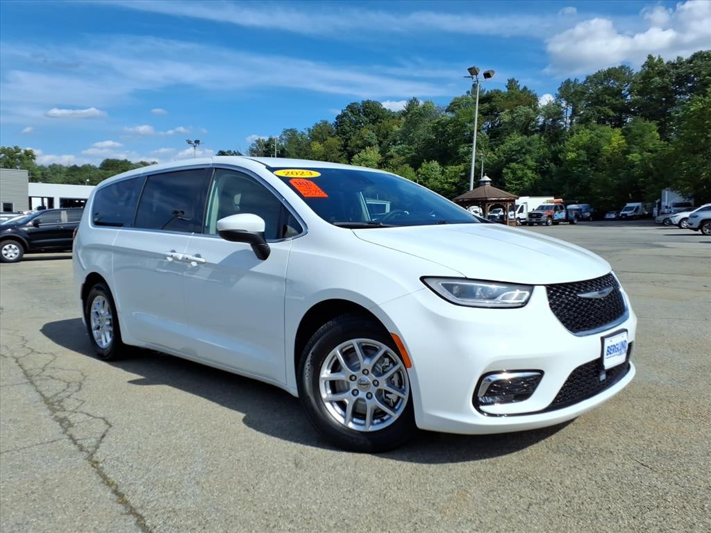 Used 2023 Chrysler Pacifica Touring L Passenger Van