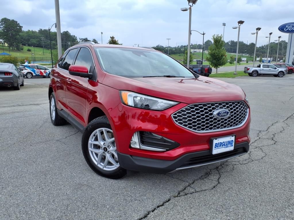 2024 Ford Edge SEL photo 2