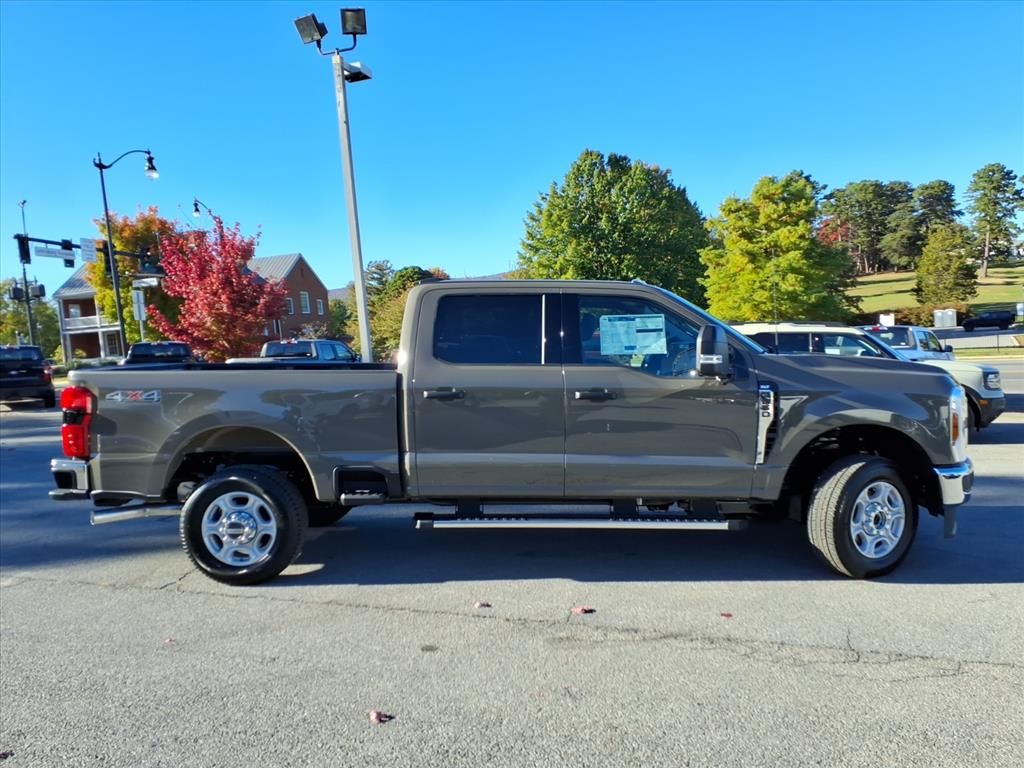 2026 Ford F-250 XLT photo 2