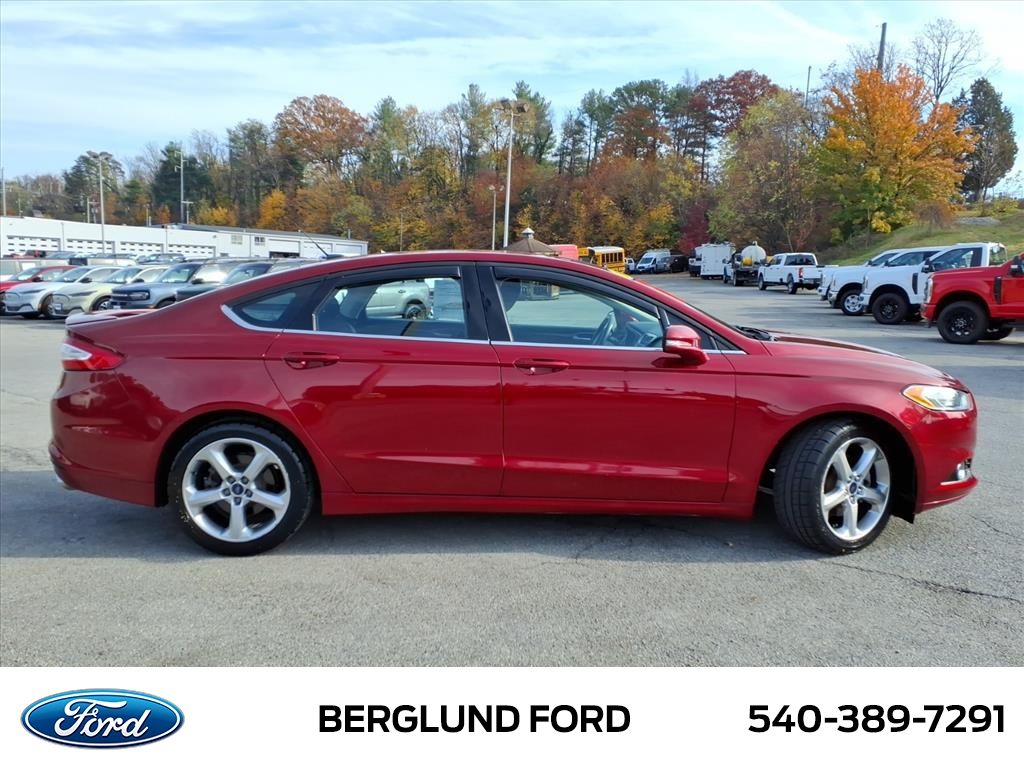 2016 Ford Fusion SE photo 2