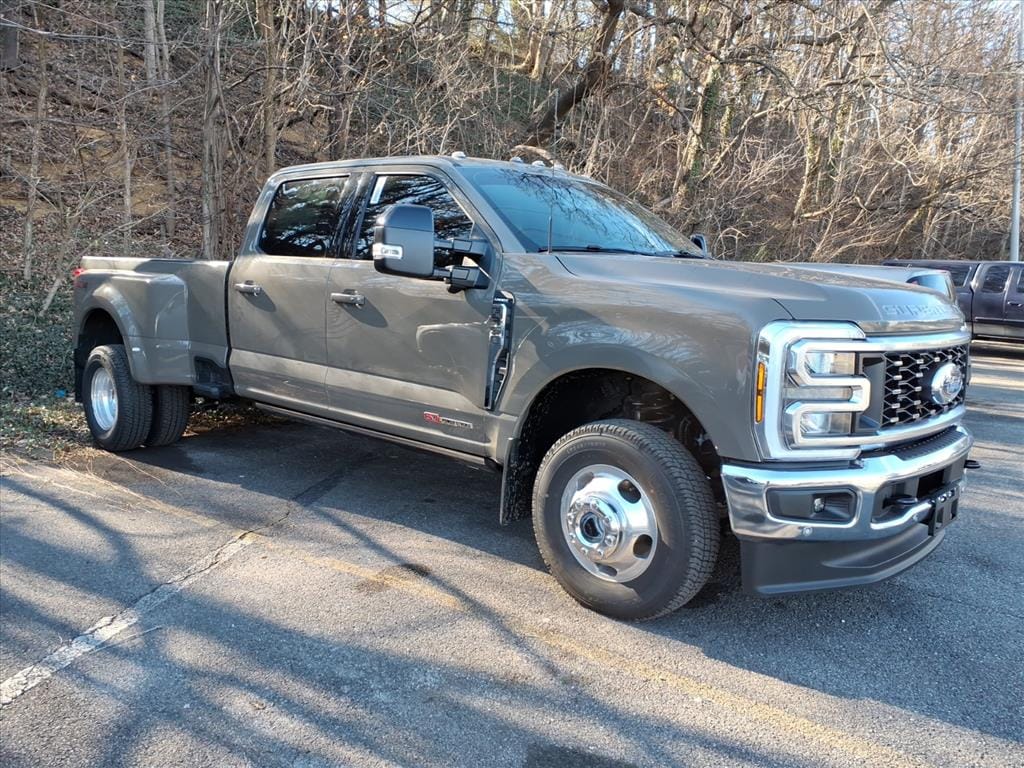 New 2026 Ford F-350 Lariat Crew Cab
