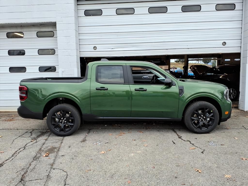 2025 Ford Maverick XLT photo 2