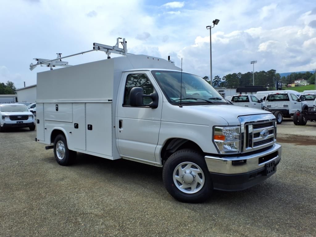 2025 Ford E-350 Base photo 2