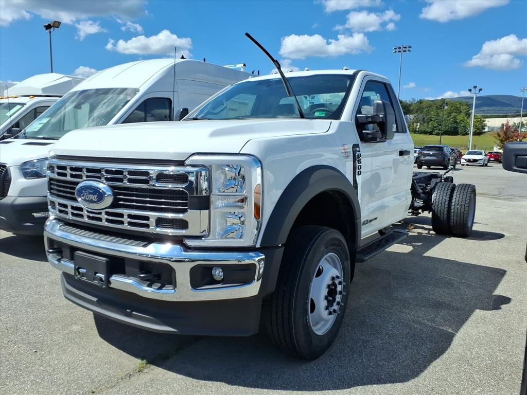 2024 Ford F-600 photo 3