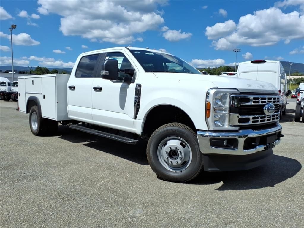 2025 Ford F-350 Super Duty Chassis Cab XL's photo