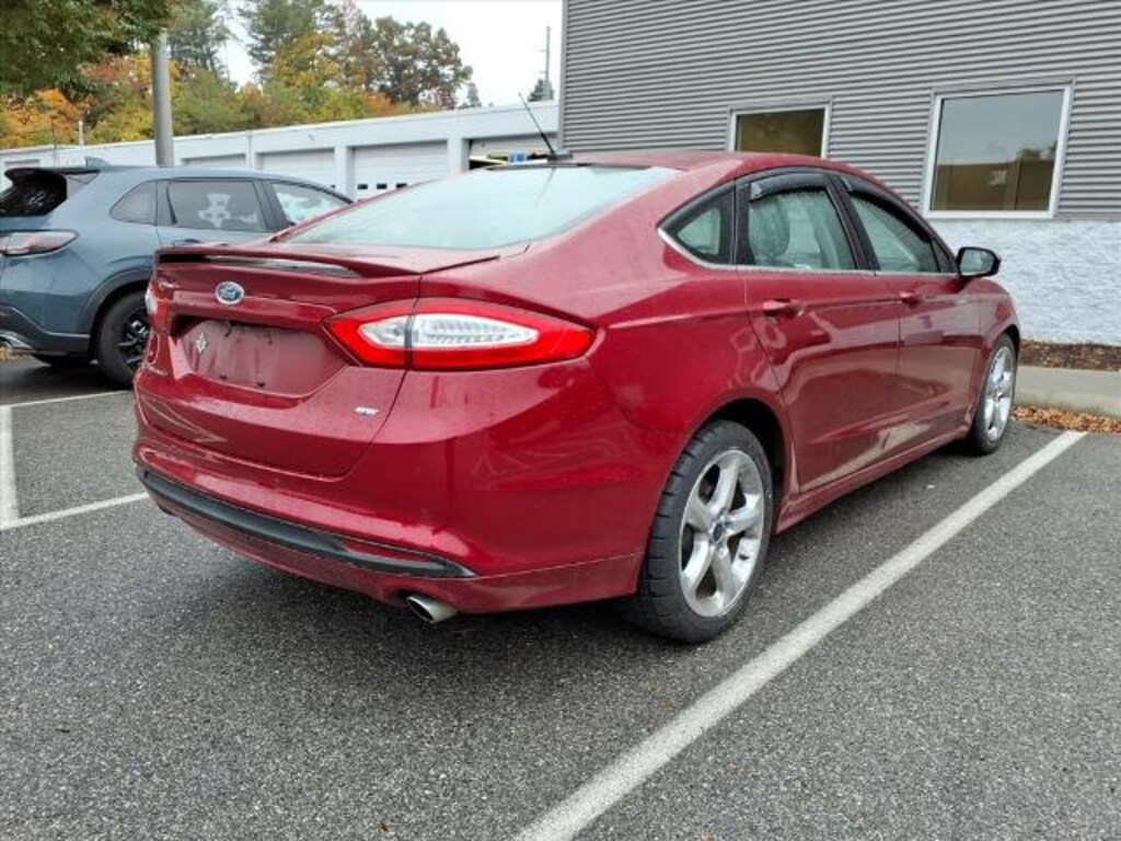 Used 2016 Ford Fusion SE Sedan