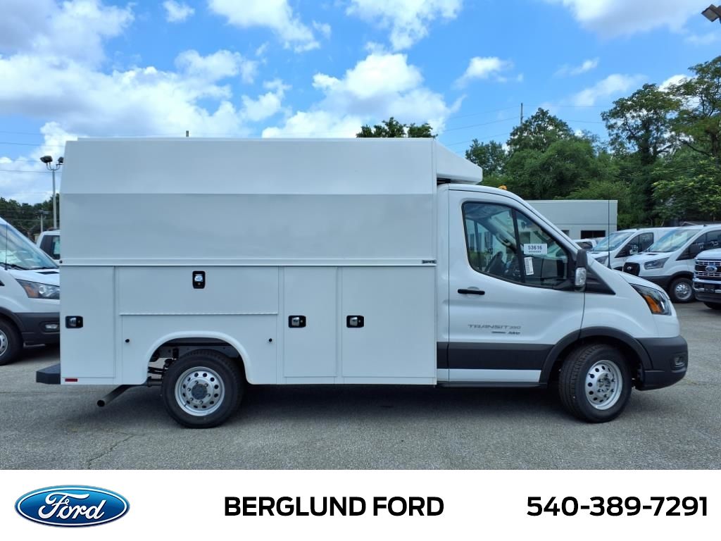 2024 Ford Transit Cutaway Chassis photo 2