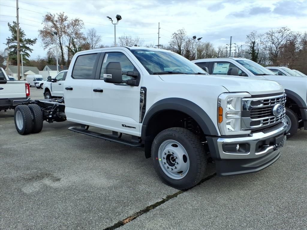 2026 Ford F-550 Super Duty Chassis Cab XL's photo