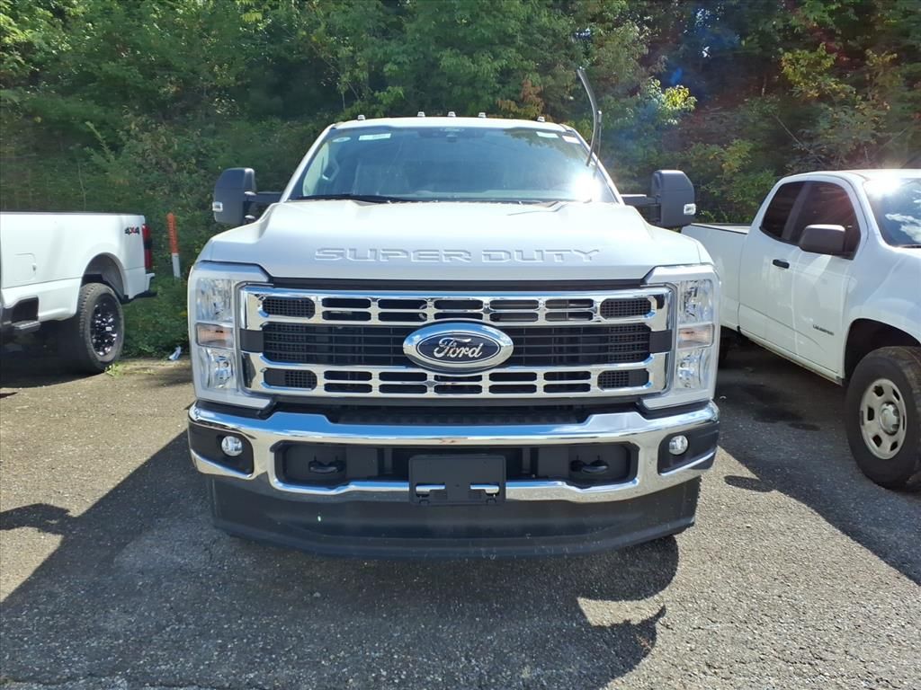 2025 Ford F-350 XL photo 2