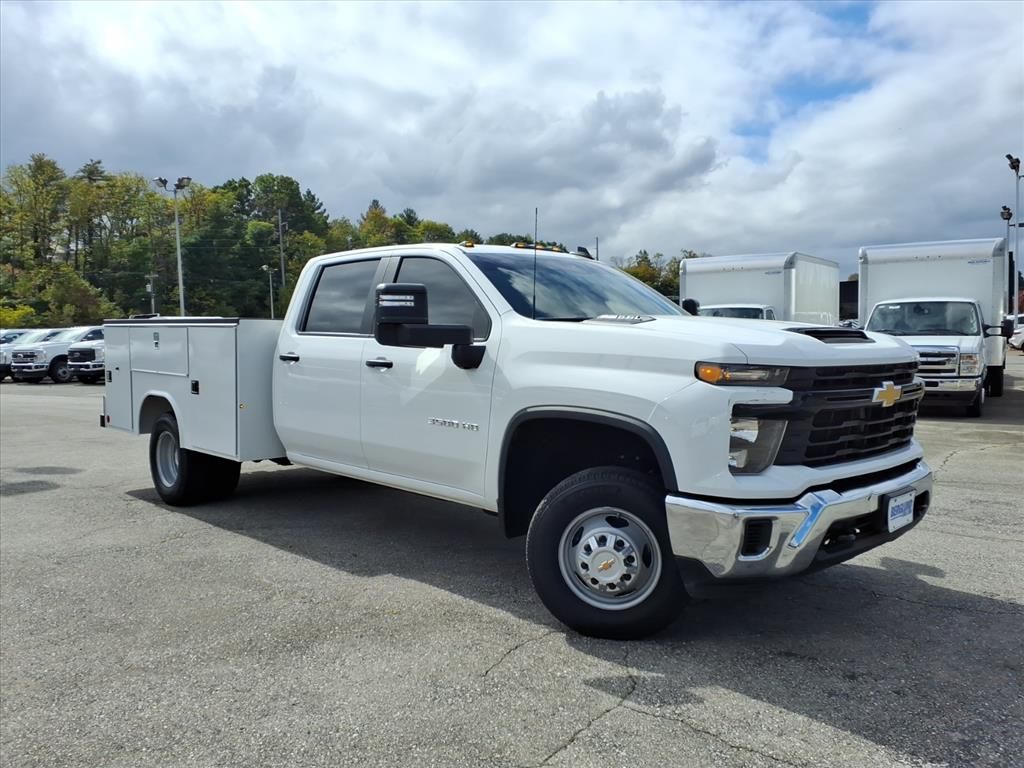 2024 Chevrolet Silverado 3500HD Work Truck photo 2