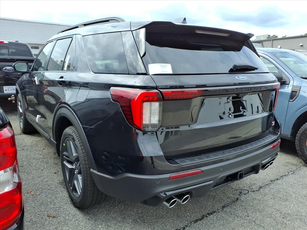 2025 Ford Explorer ST photo 3