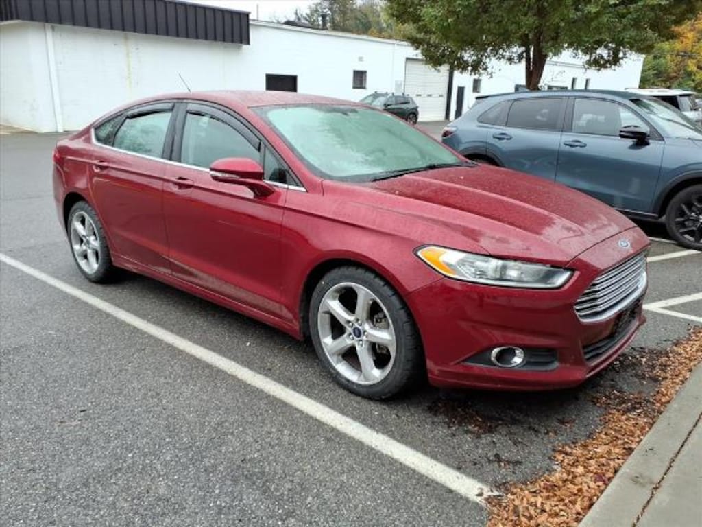 Used 2016 Ford Fusion SE Sedan