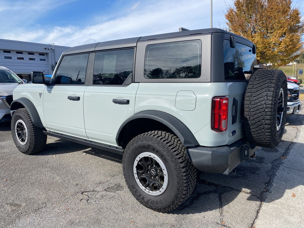 2023 Ford Bronco Base photo 2