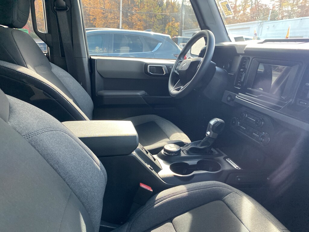 2023 Ford Bronco Base photo 3