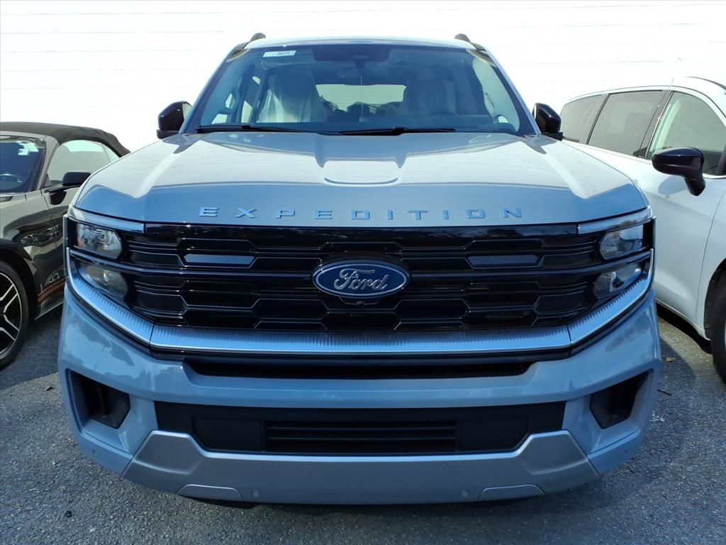 2025 Ford Expedition MAX Platinum photo 2