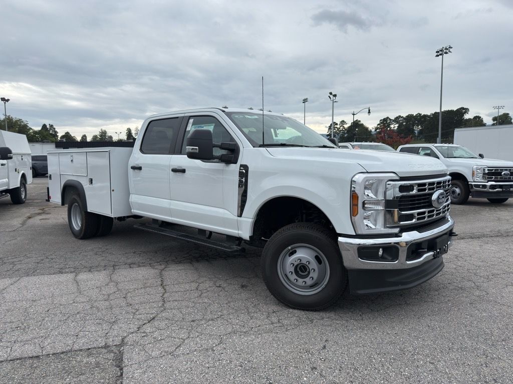 2025 Ford F-350 Super Duty Chassis Cab XL's photo