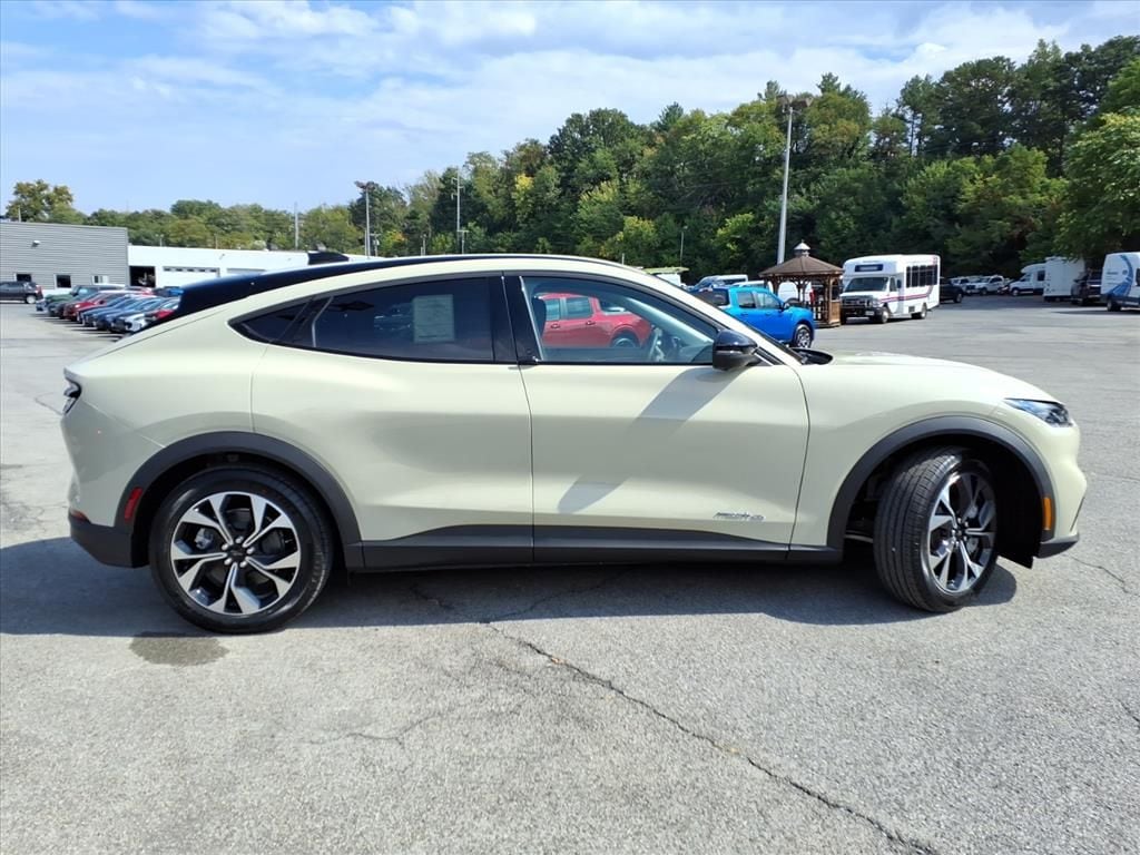 2025 Ford Mustang Mach-E Select photo 2