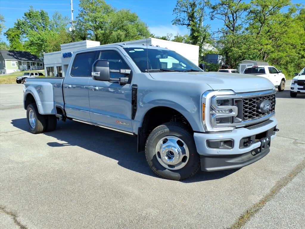 New 2026 Ford F-350 Platinum Crew Cab