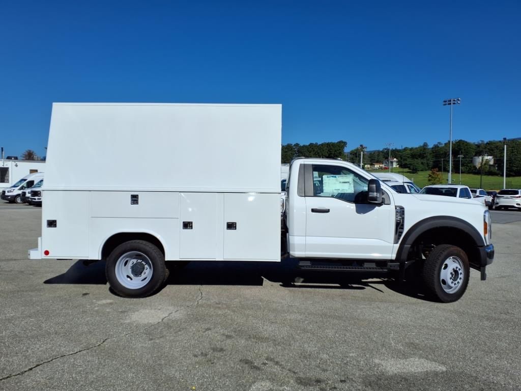 2025 Ford F-550 XL photo 3