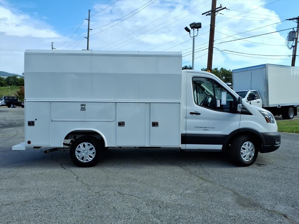 2025 Ford Transit Cutaway Chassis photo 2