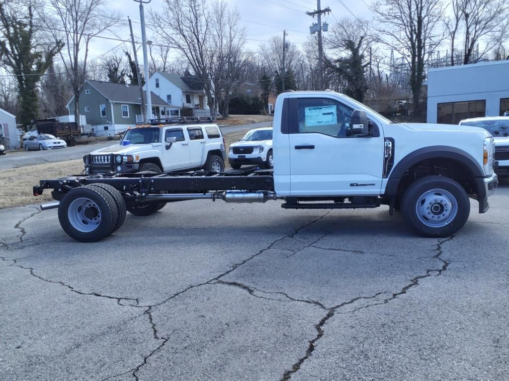 2024 Ford F-600 photo 2