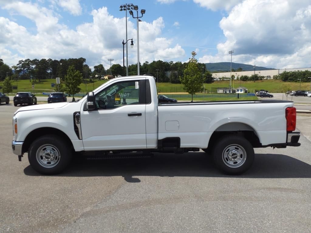 2023 Ford F-250 XL photo 2