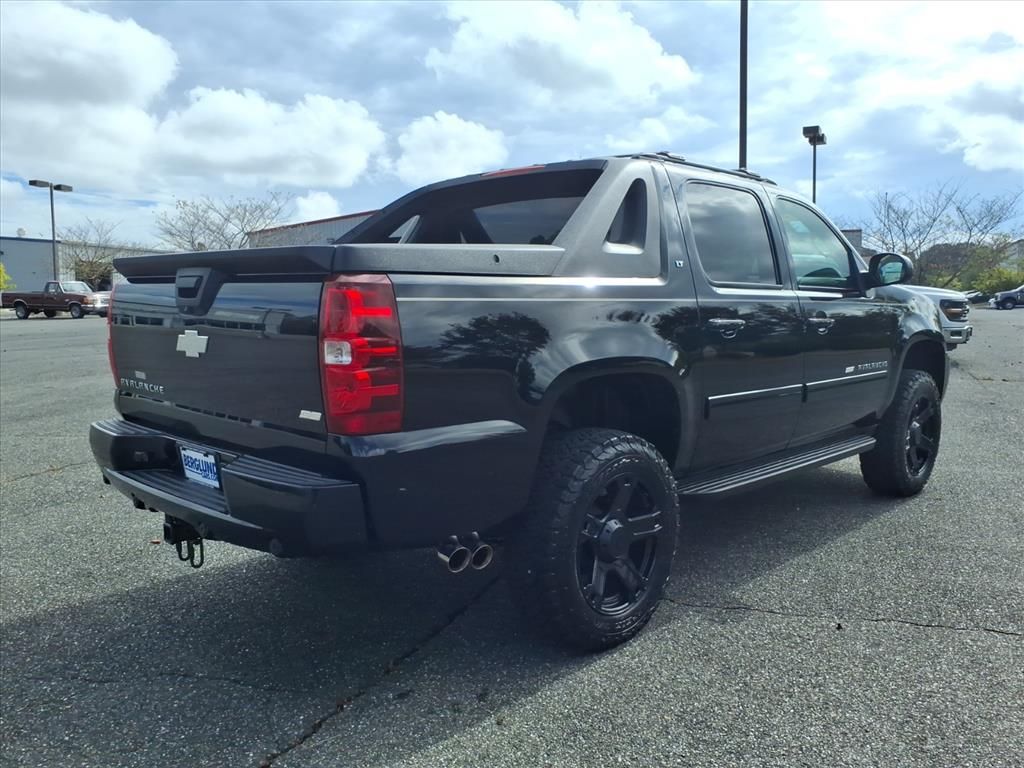 2012 Chevrolet Avalanche LT photo 3