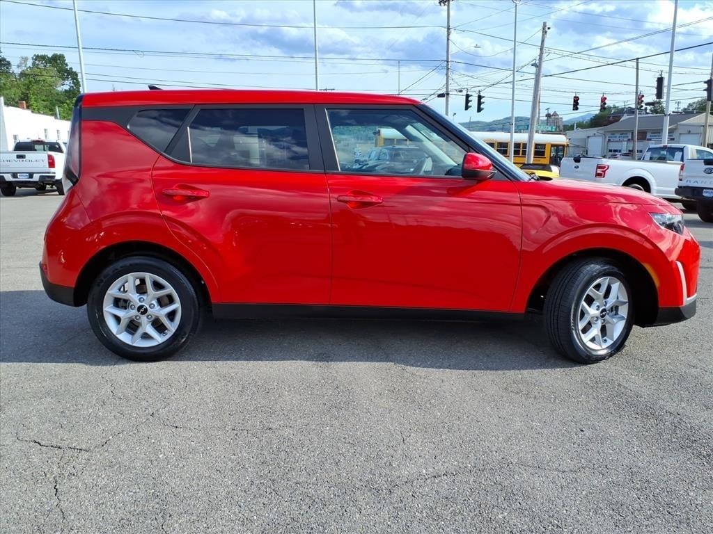 Used 2025 Kia Soul LX