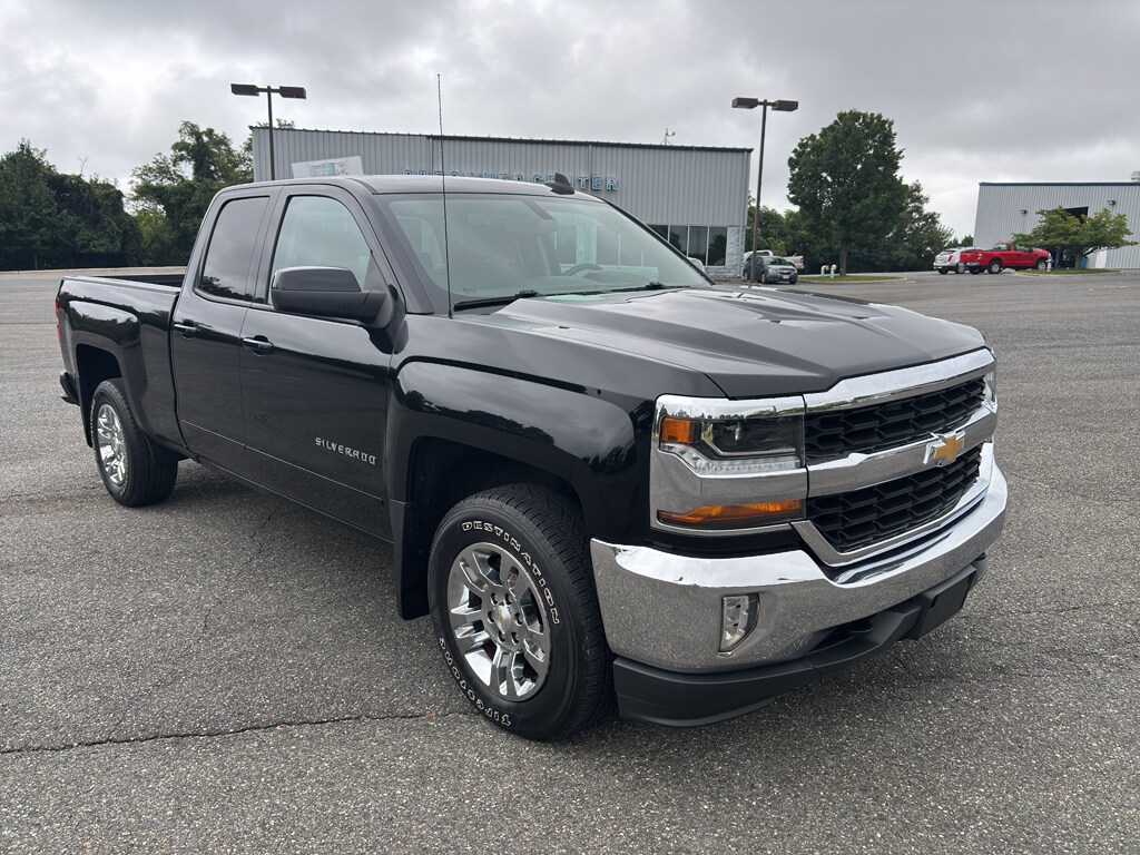 2018 Chevrolet Silverado 1500 LT photo 3