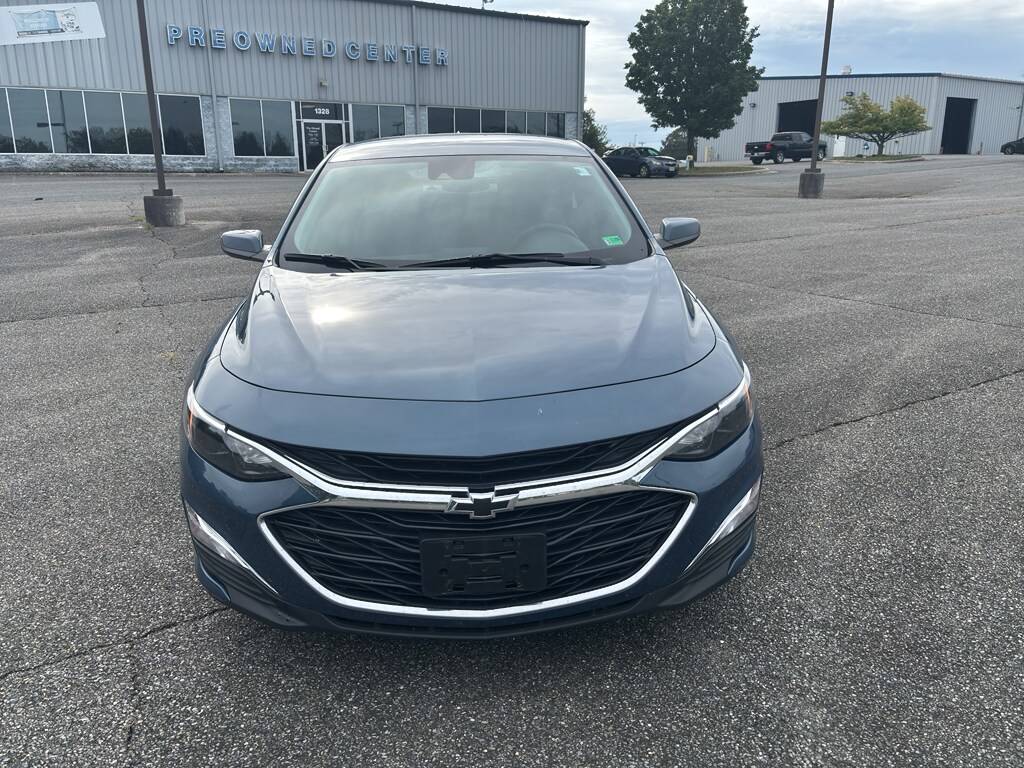 2024 Chevrolet Malibu RS photo 2