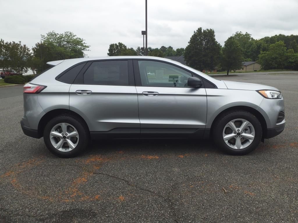 2024 Ford Edge SE photo 3