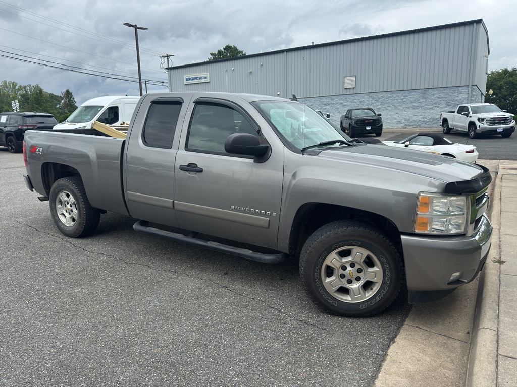 Used 2008 Chevrolet Silverado 1500 LT w/1LT Truck