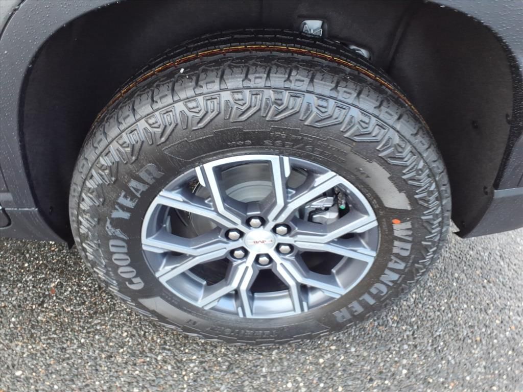 2026 GMC Acadia AT4 - Photo 8