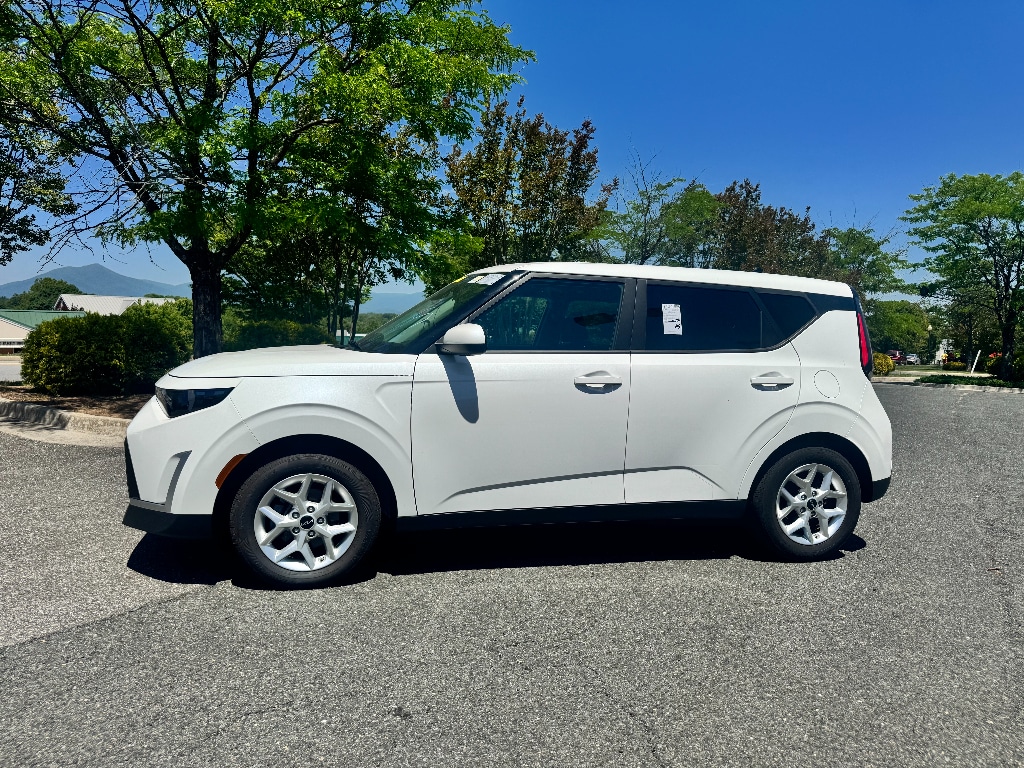 Used 2025 Kia Soul LX