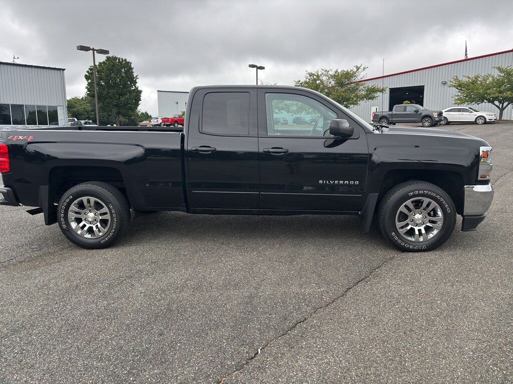 2018 Chevrolet Silverado 1500 LT photo 4