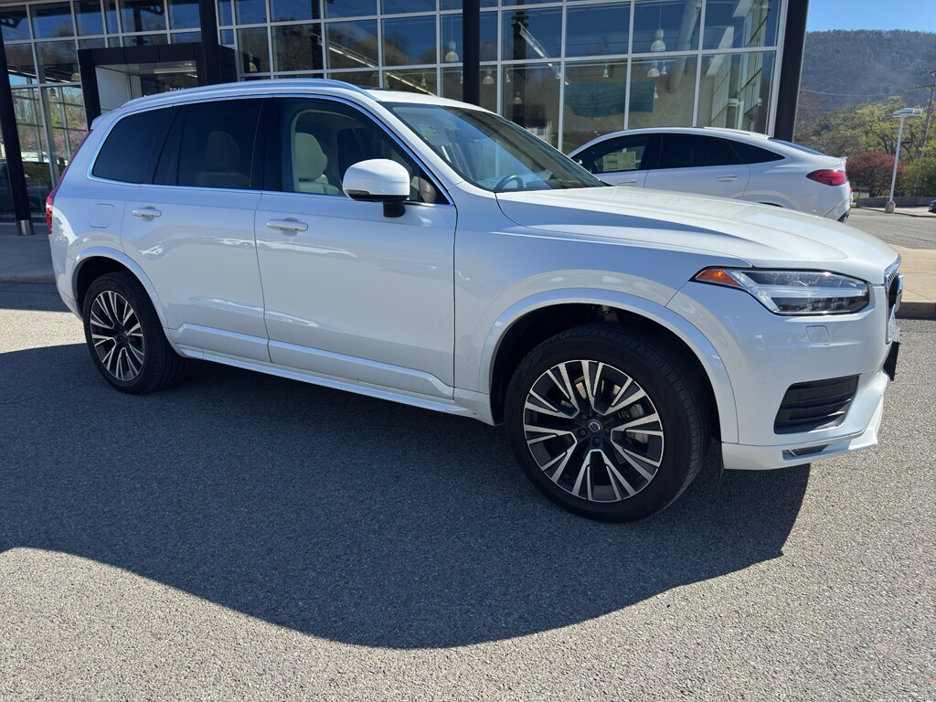 Used 2022 Volvo XC90 Momentum Sport Utility