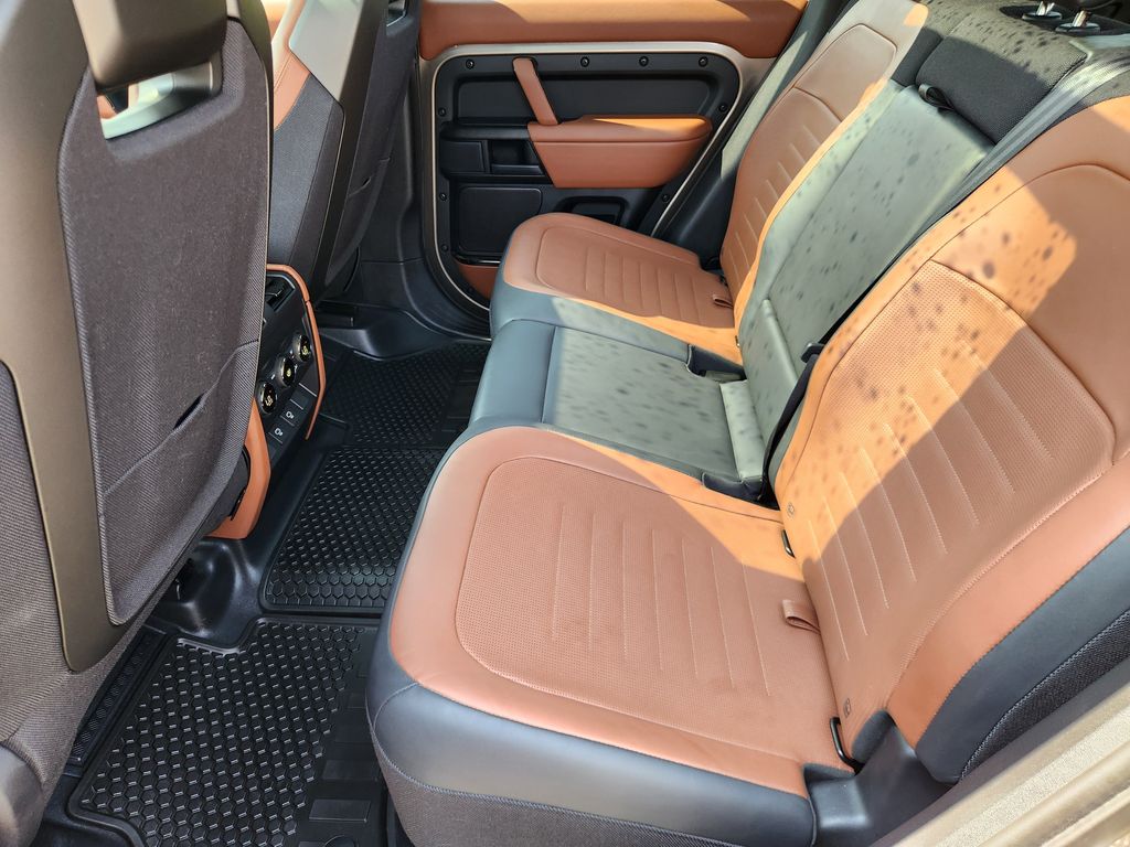 2025 Land Rover Defender Octa - Photo 11