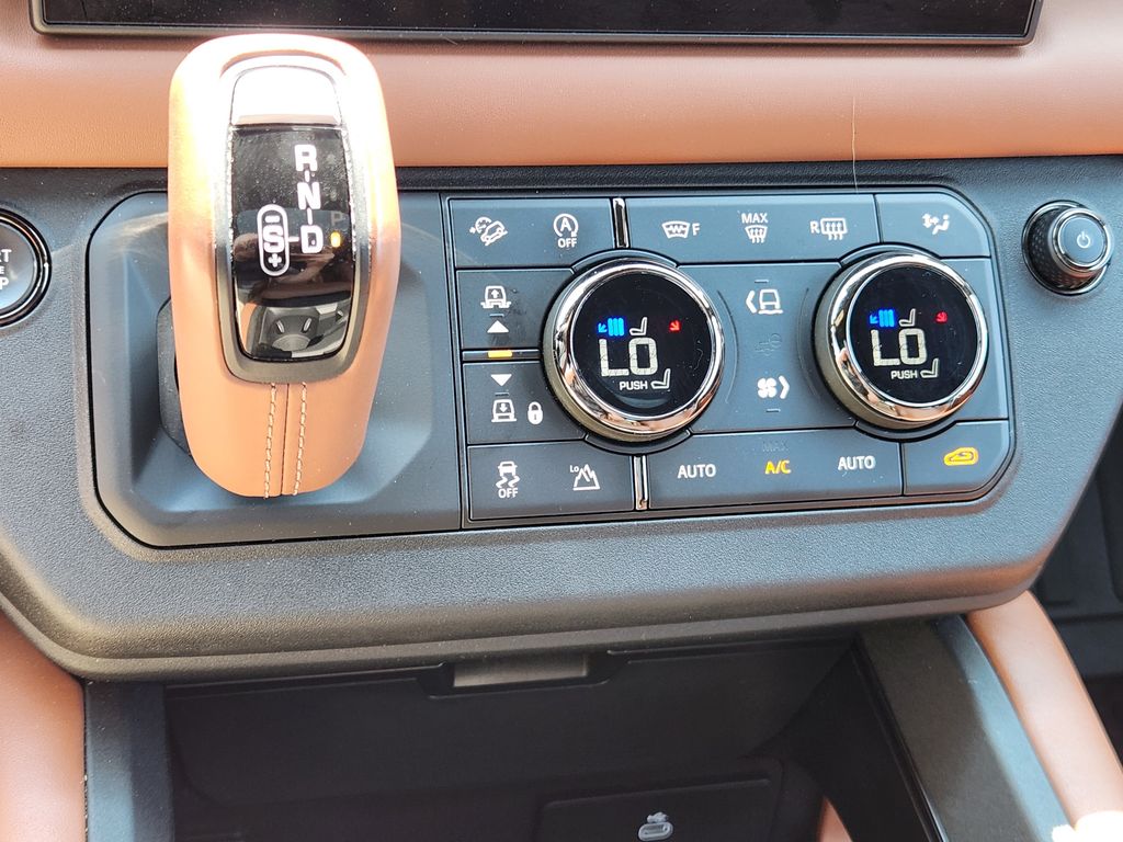 2025 Land Rover Defender Octa - Photo 29