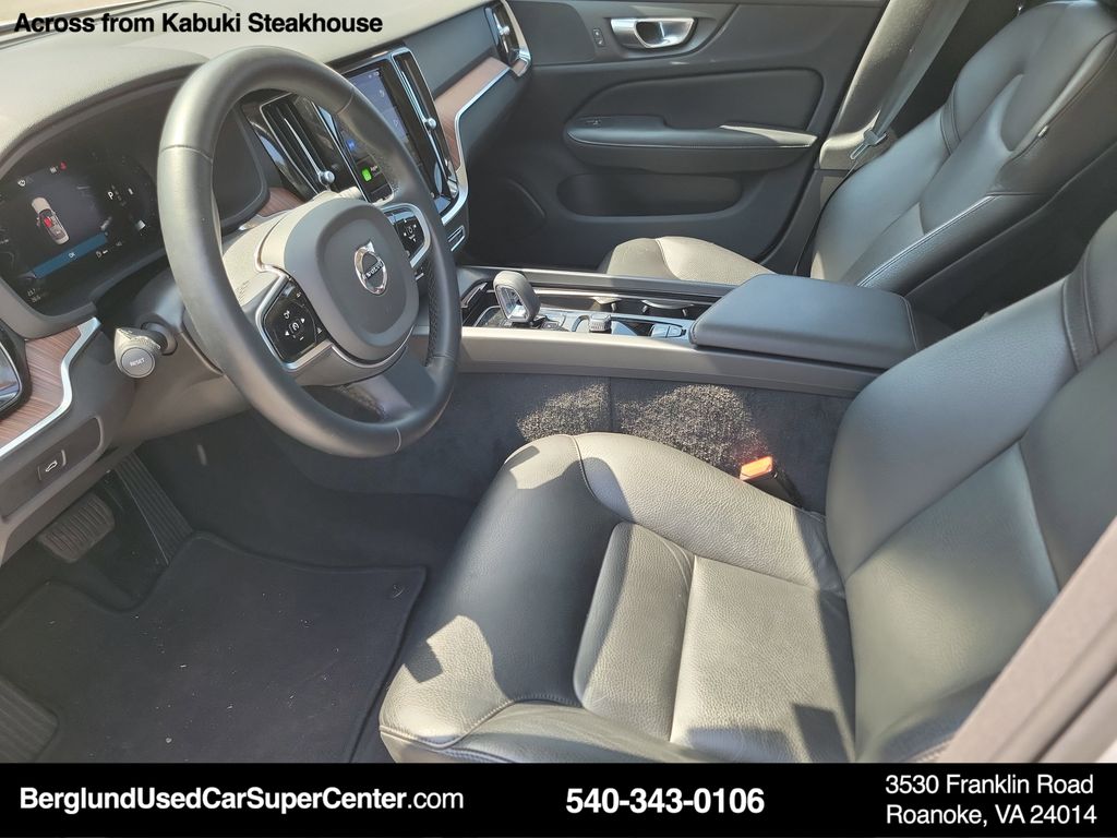 2024 Volvo S60 B5 Plus photo 4